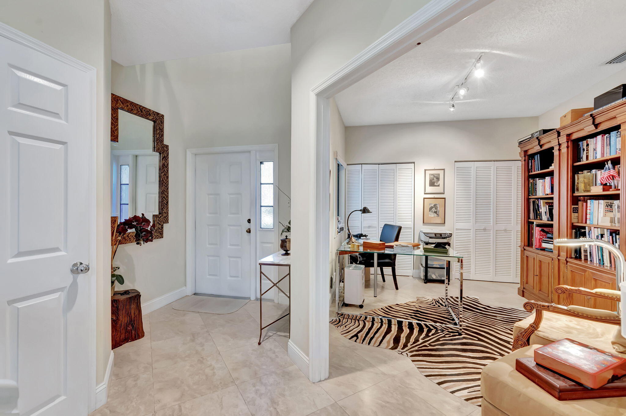 21700 Cromwell Circle