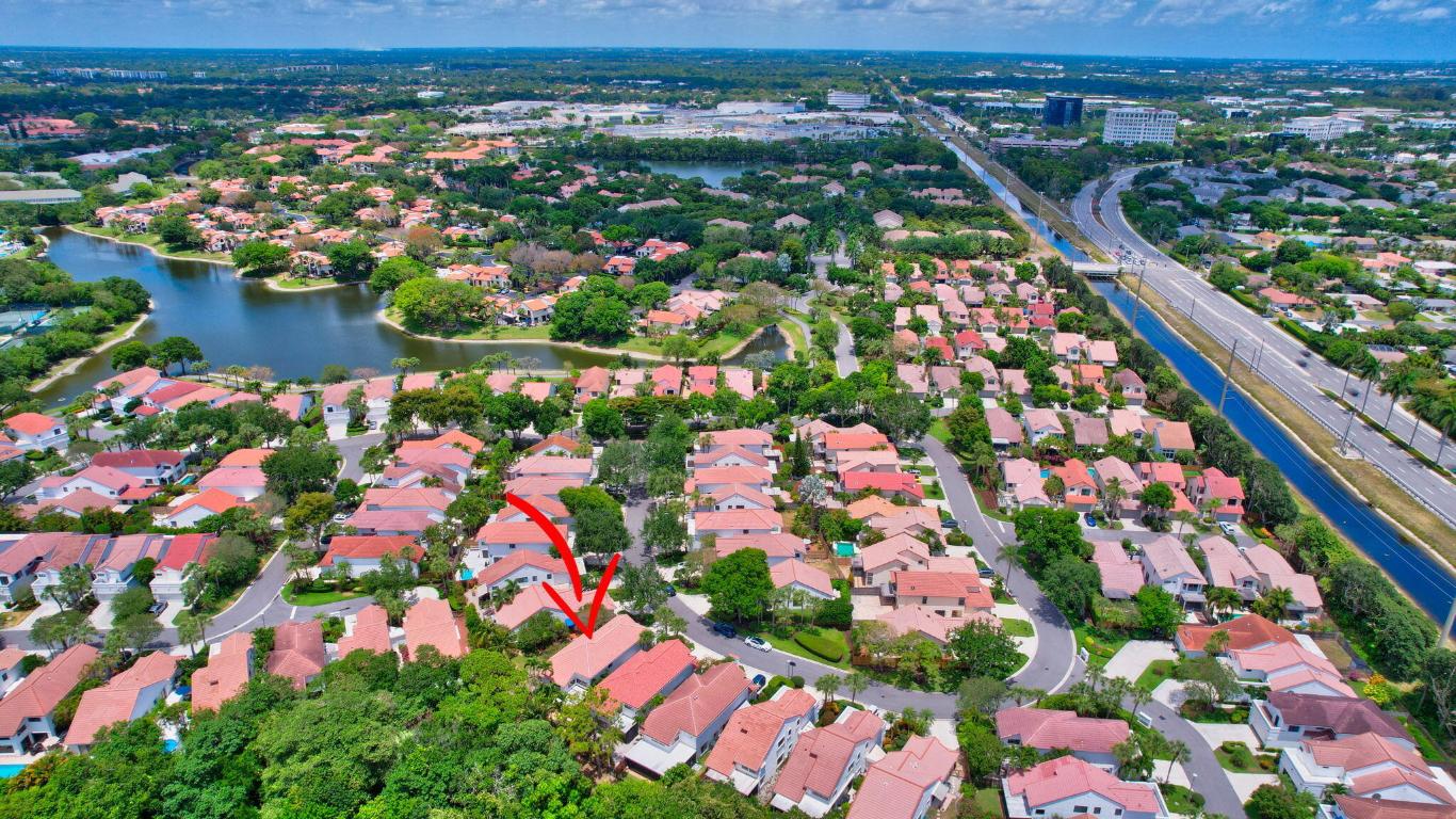 21700 Cromwell Circle