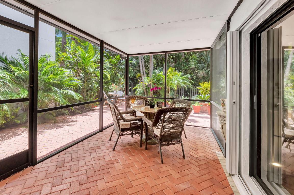 21700 Cromwell Circle