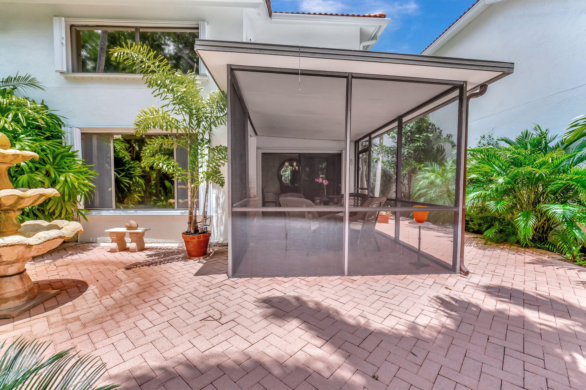 21700 Cromwell Circle