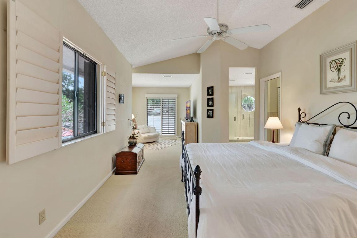 21700 Cromwell Circle