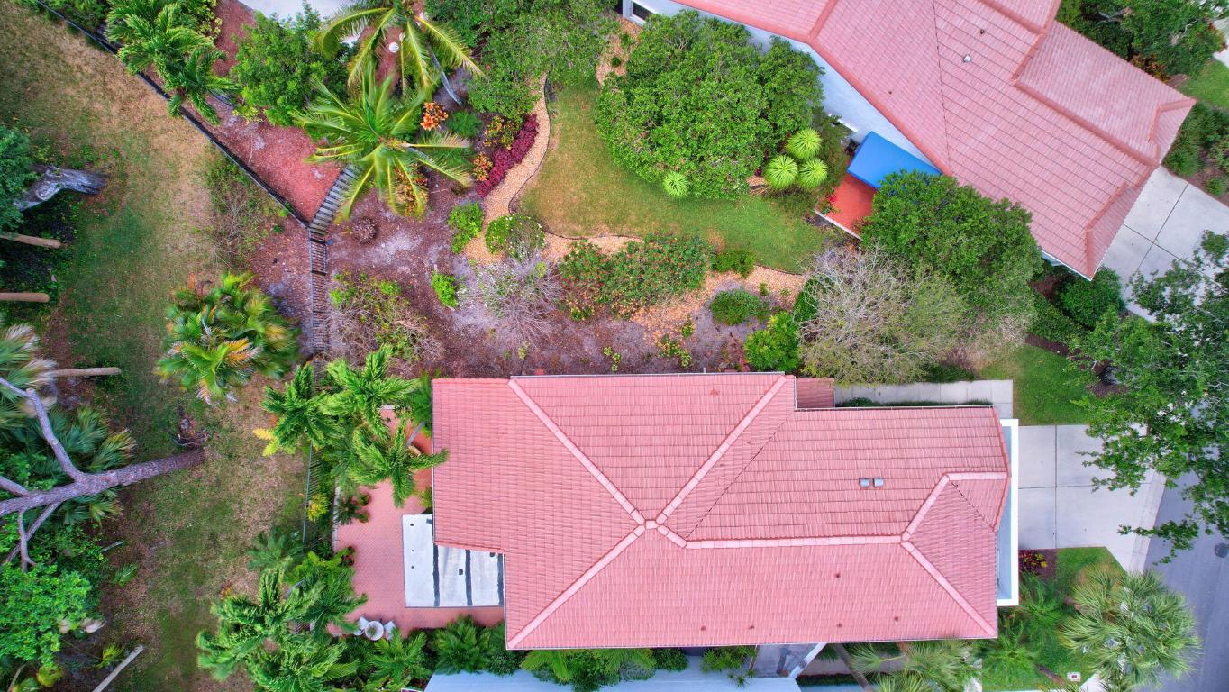 21700 Cromwell Circle