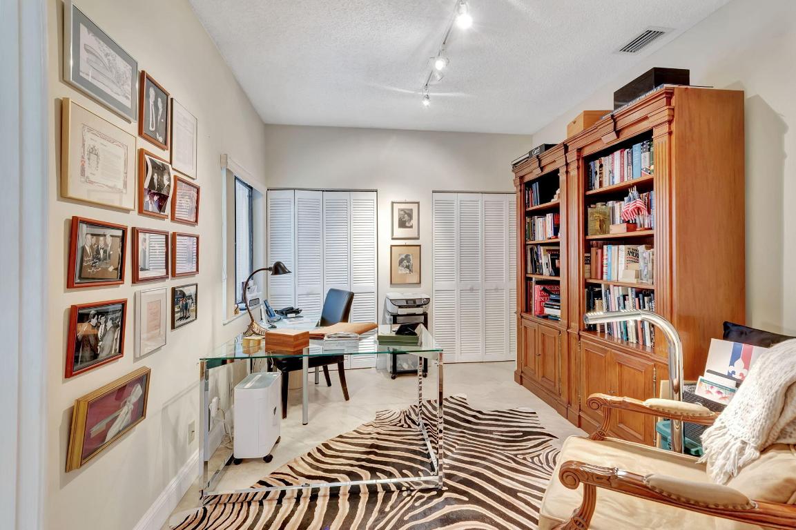 21700 Cromwell Circle