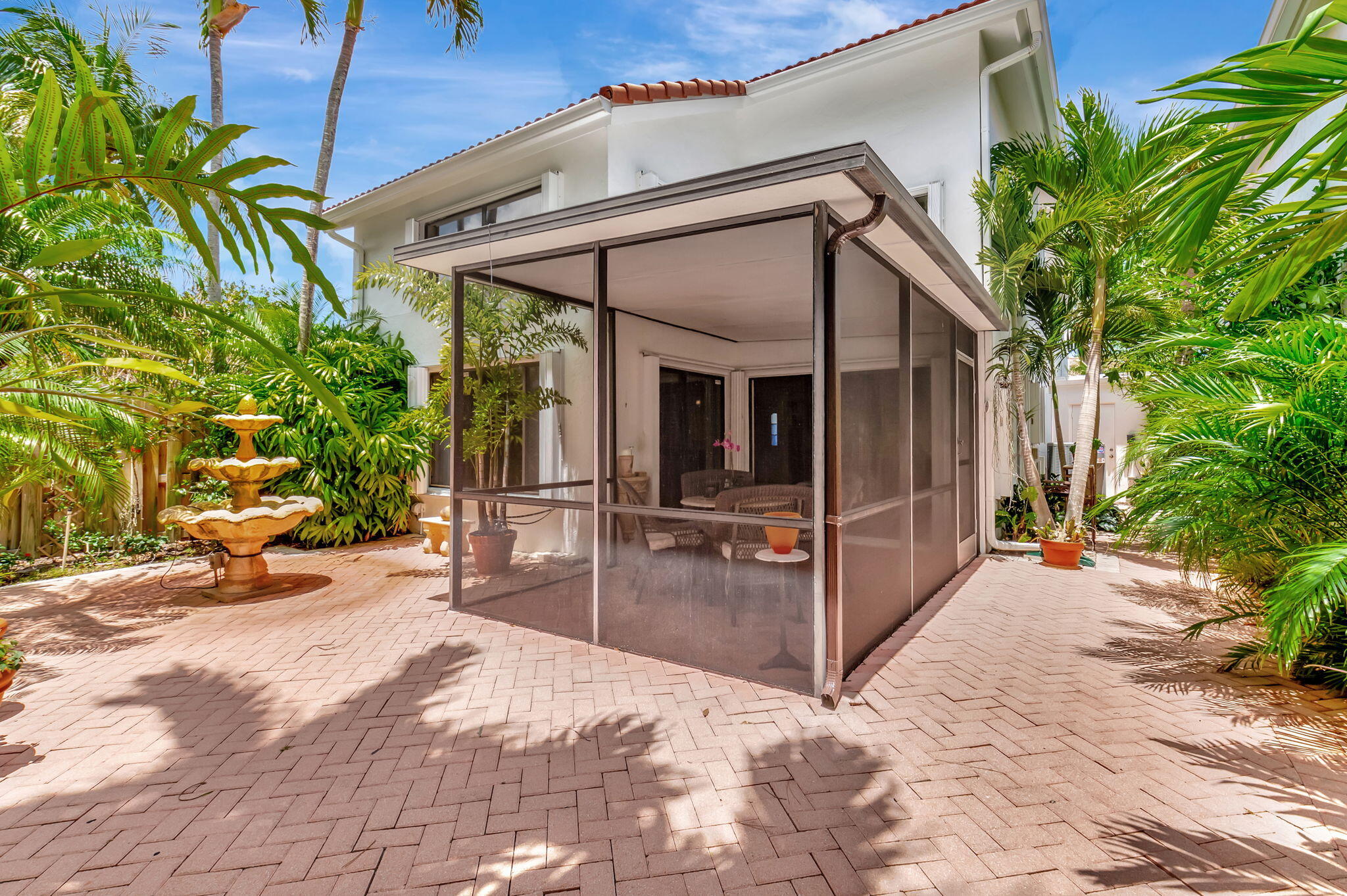 21700 Cromwell Circle