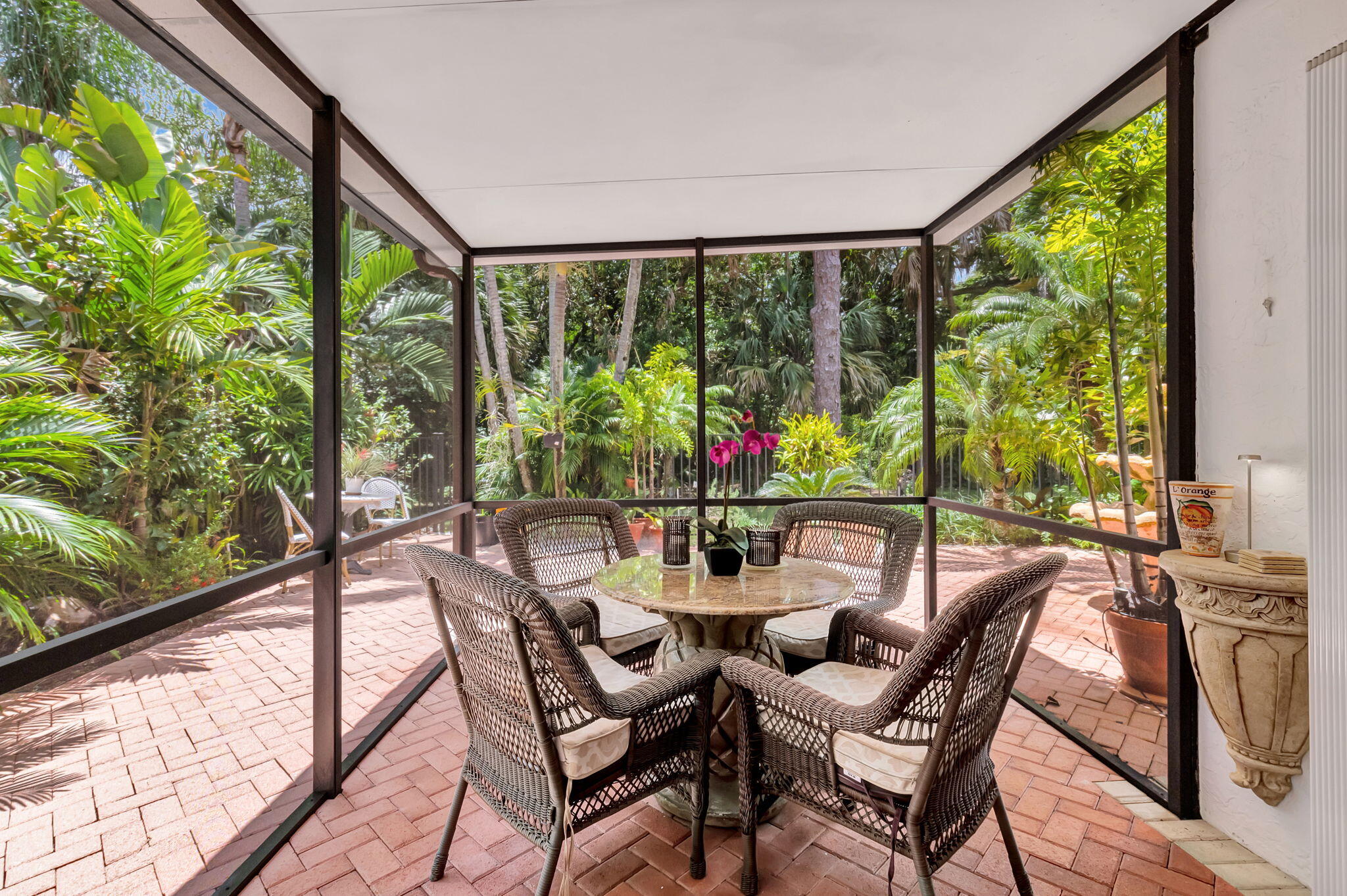 21700 Cromwell Circle