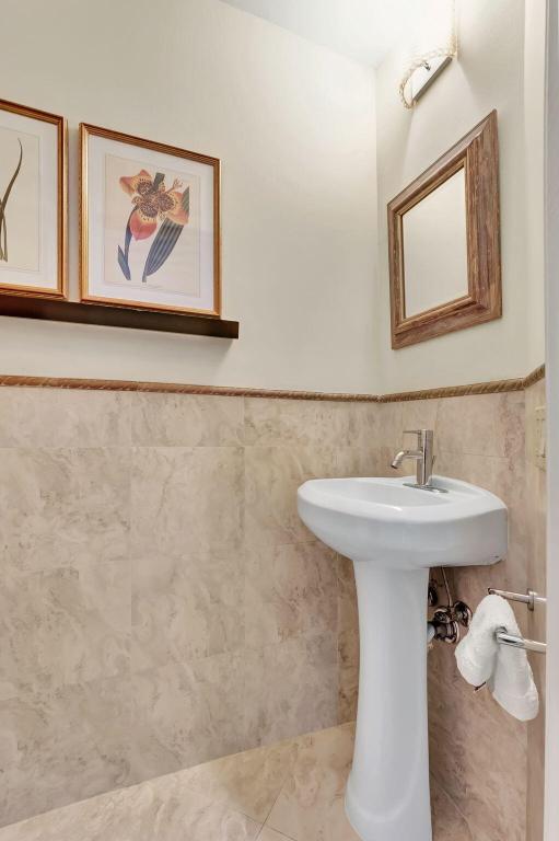 21700 Cromwell Circle