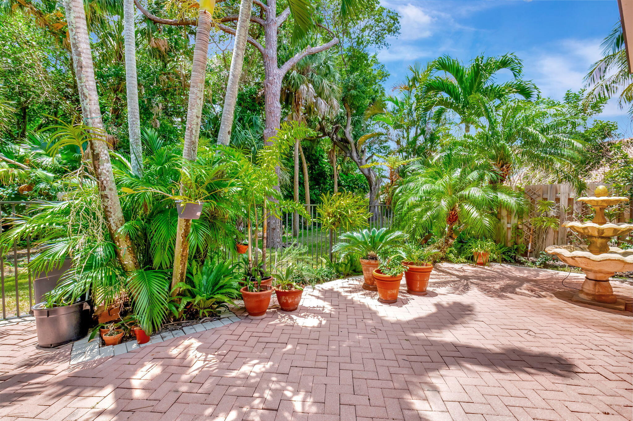 21700 Cromwell Circle