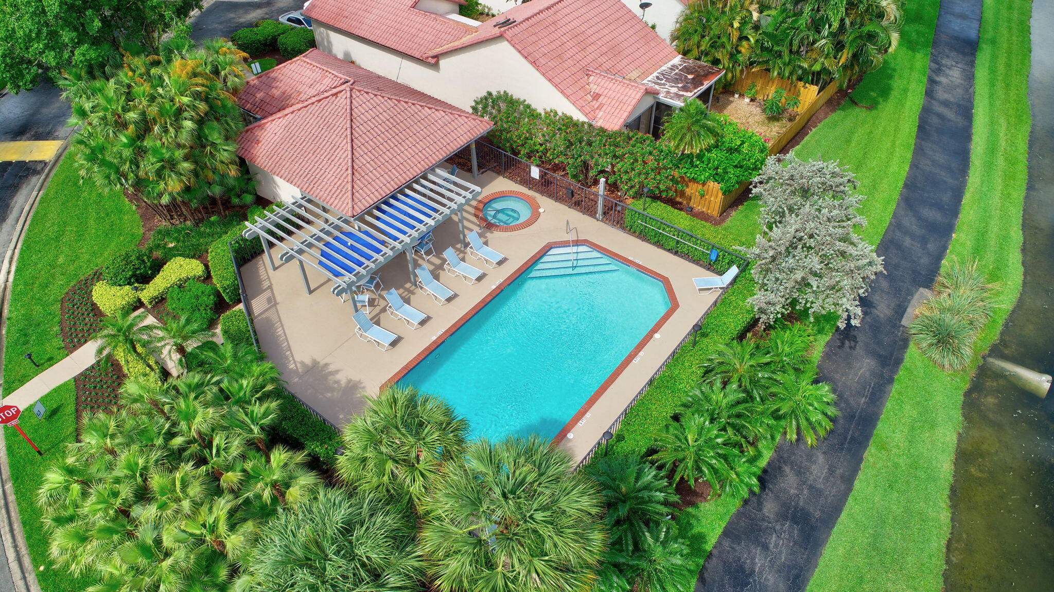 21700 Cromwell Circle