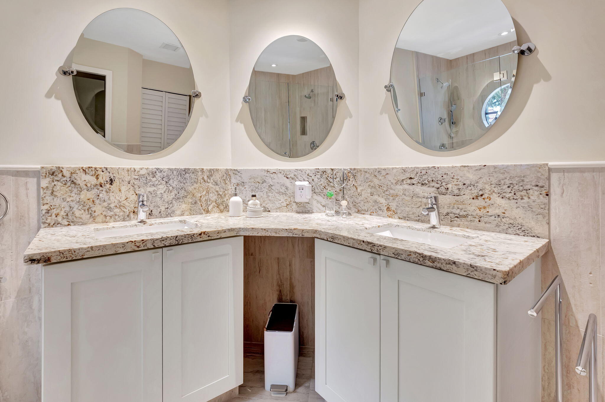 21700 Cromwell Circle