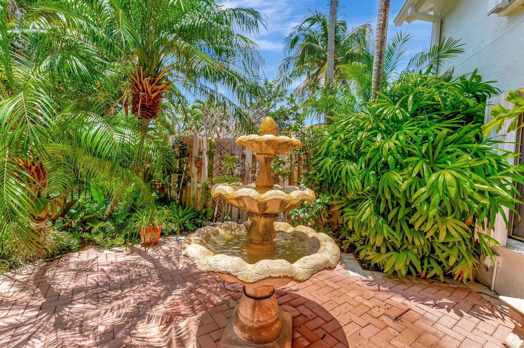 21700 Cromwell Circle