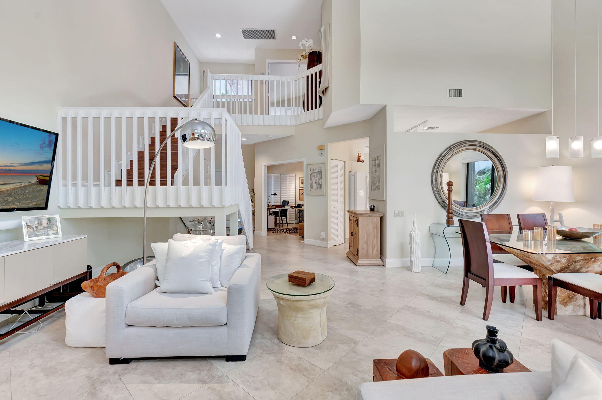 21700 Cromwell Circle