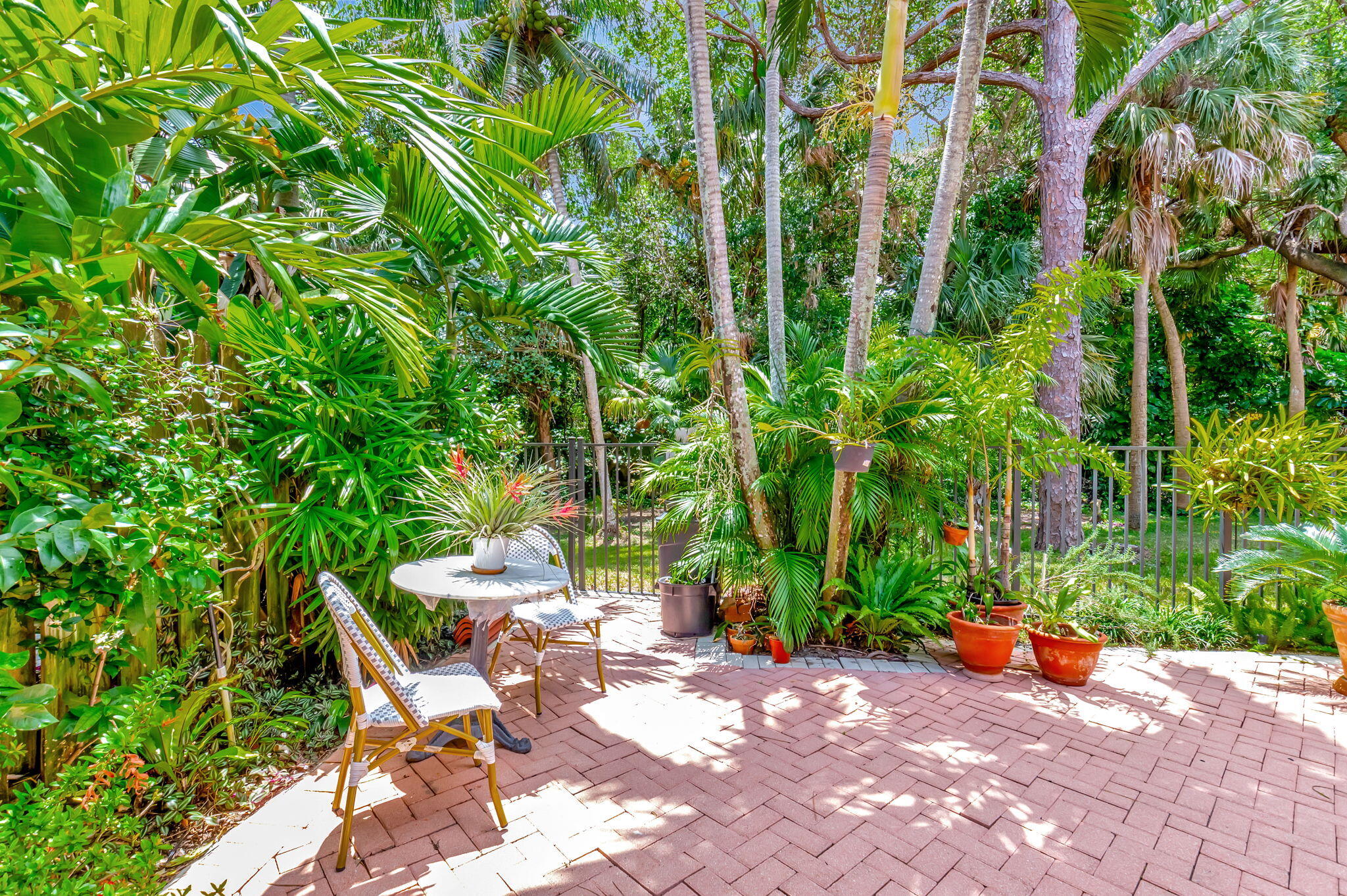 21700 Cromwell Circle