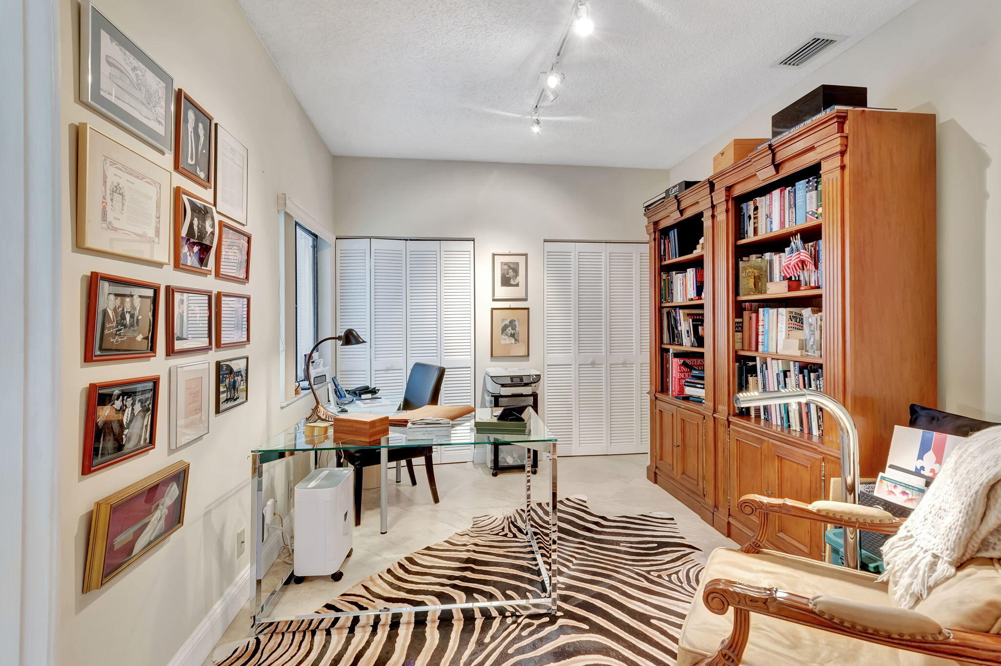 21700 Cromwell Circle