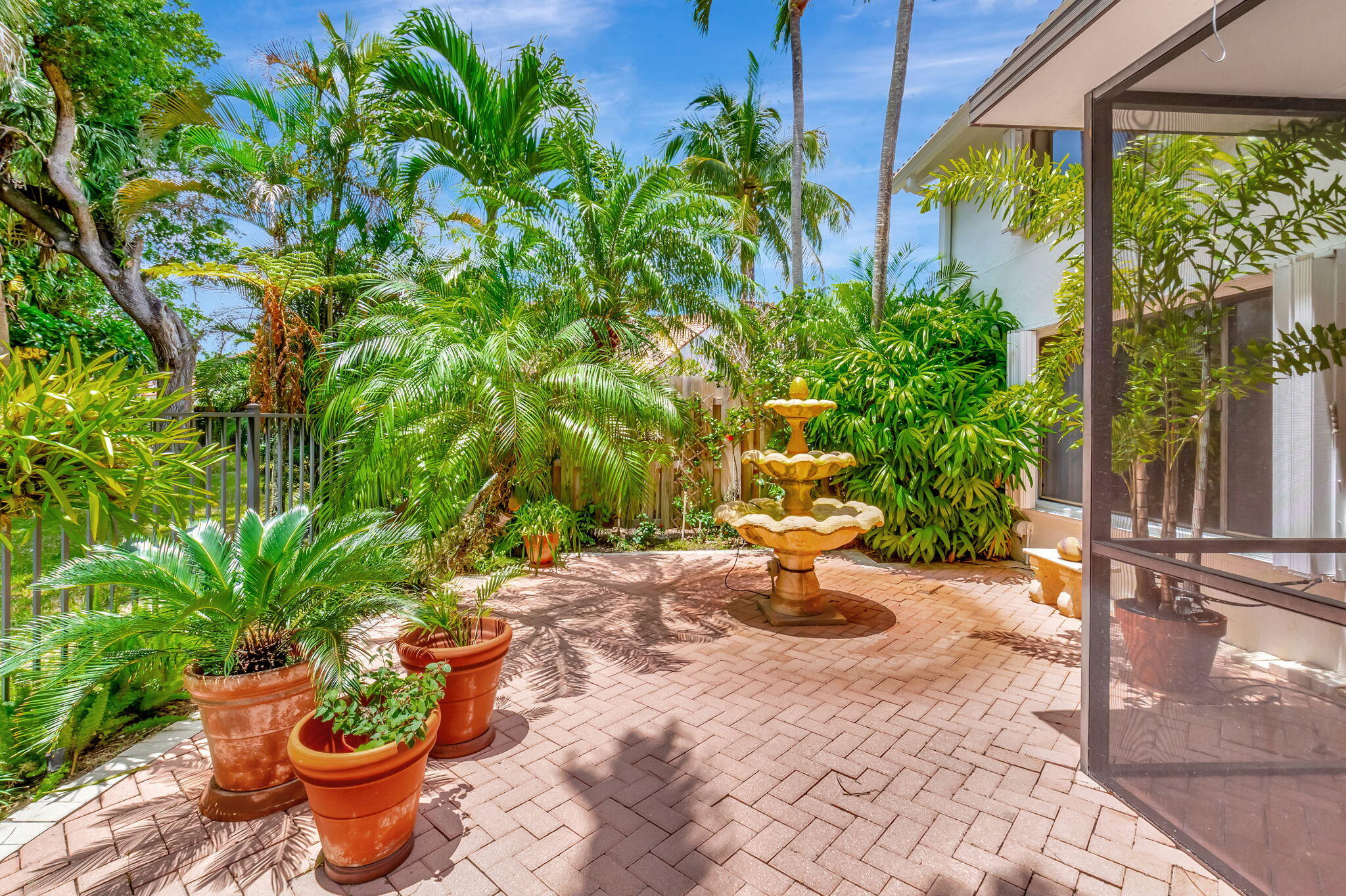 21700 Cromwell Circle