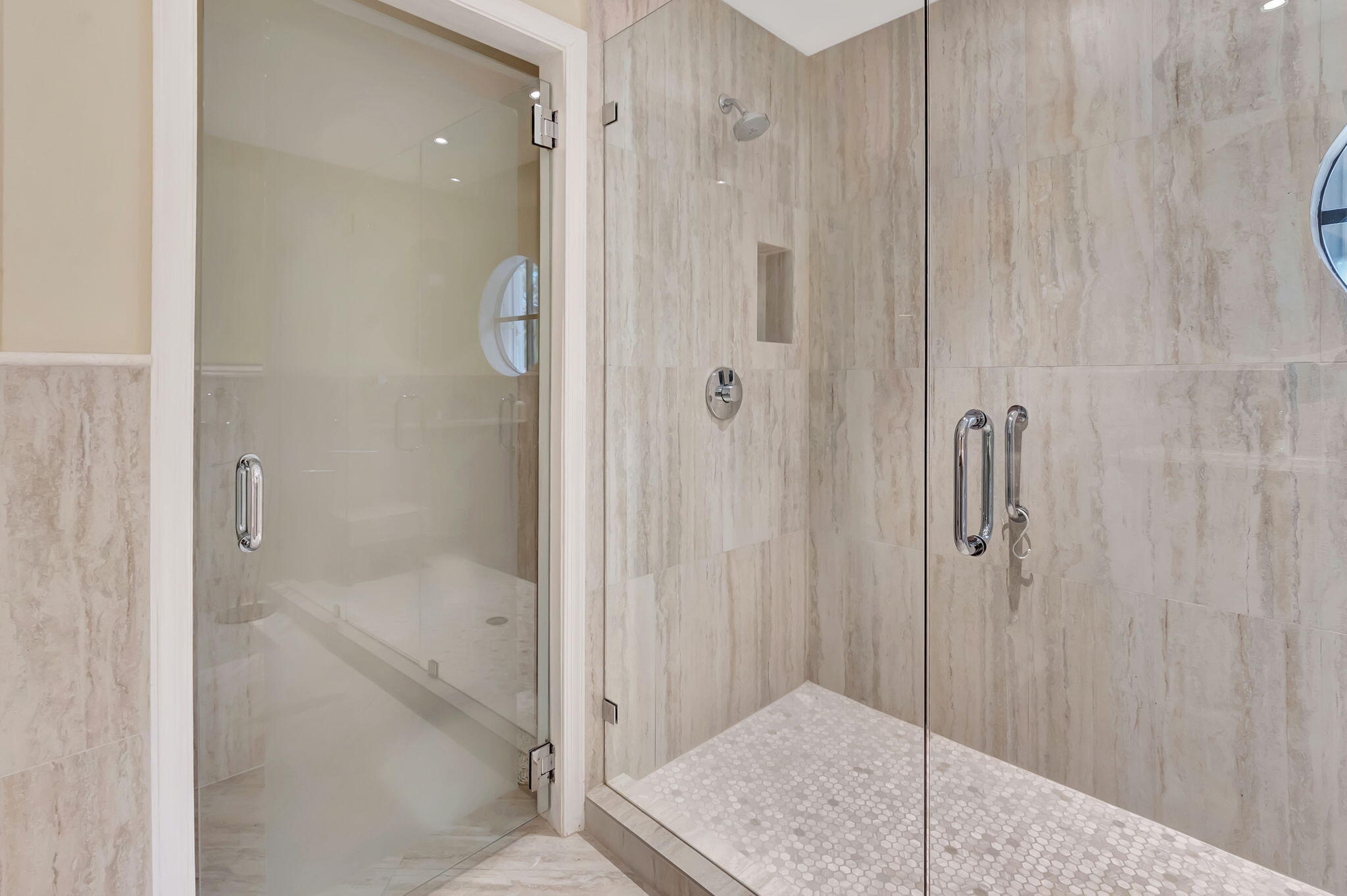 21700 Cromwell Circle