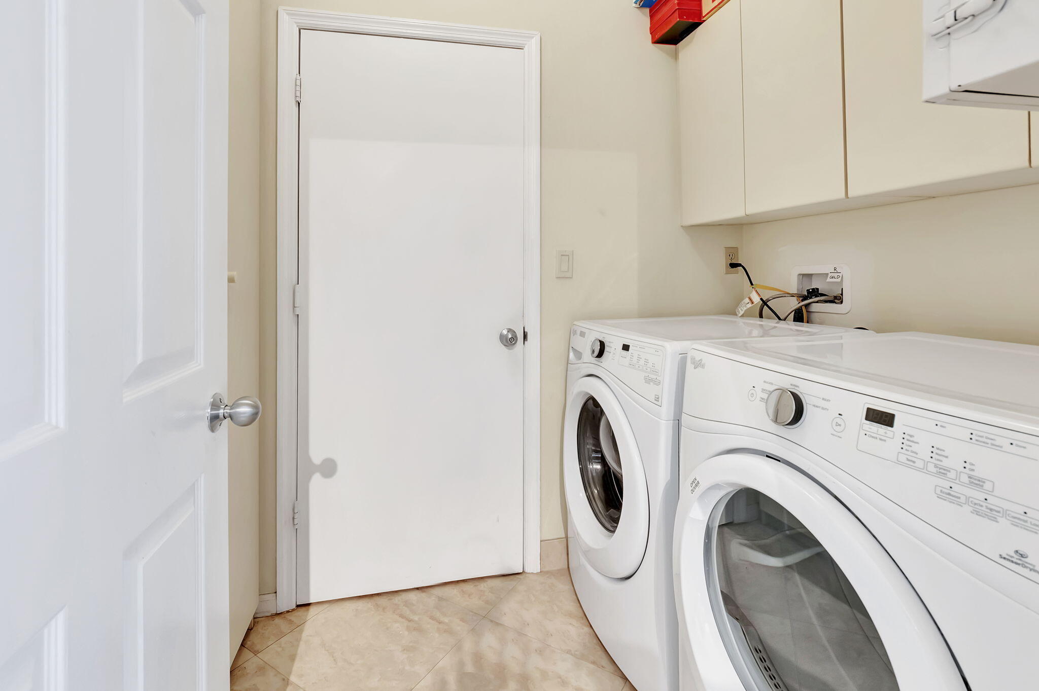 21700 Cromwell Circle