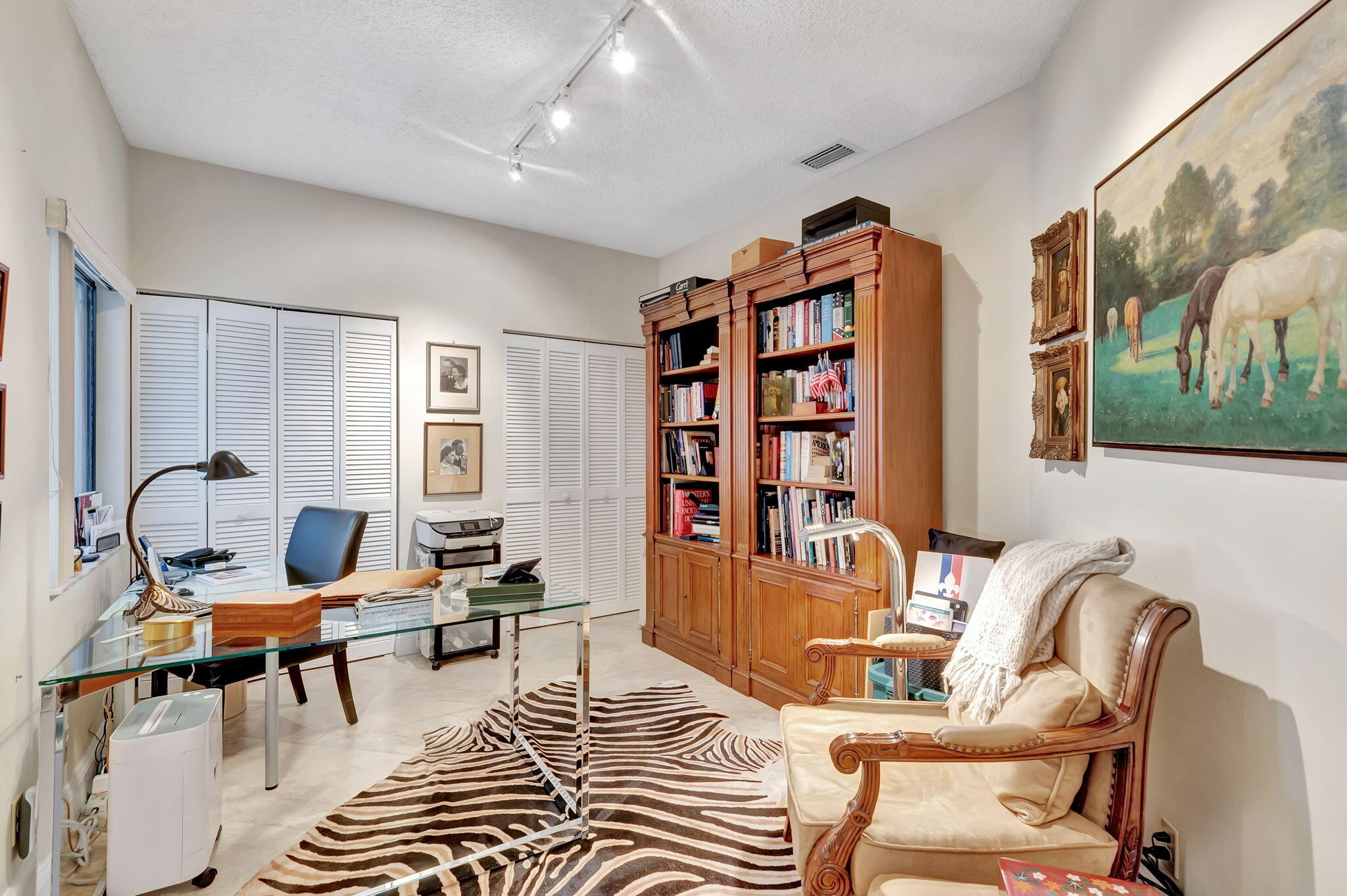 21700 Cromwell Circle