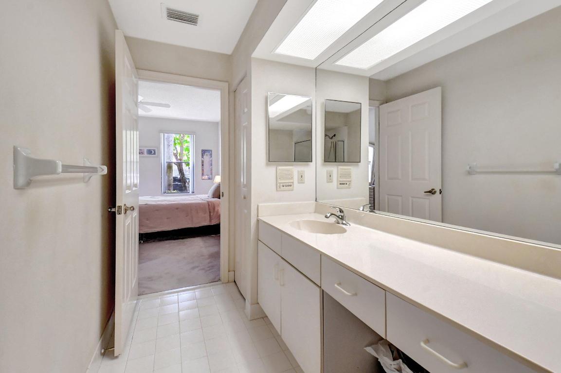 5801 Coach House Circle C