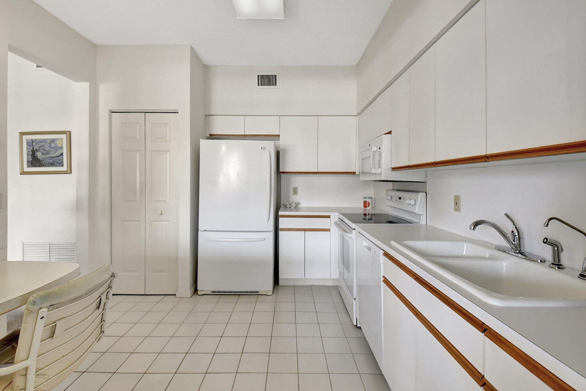 5801 Coach House Circle C