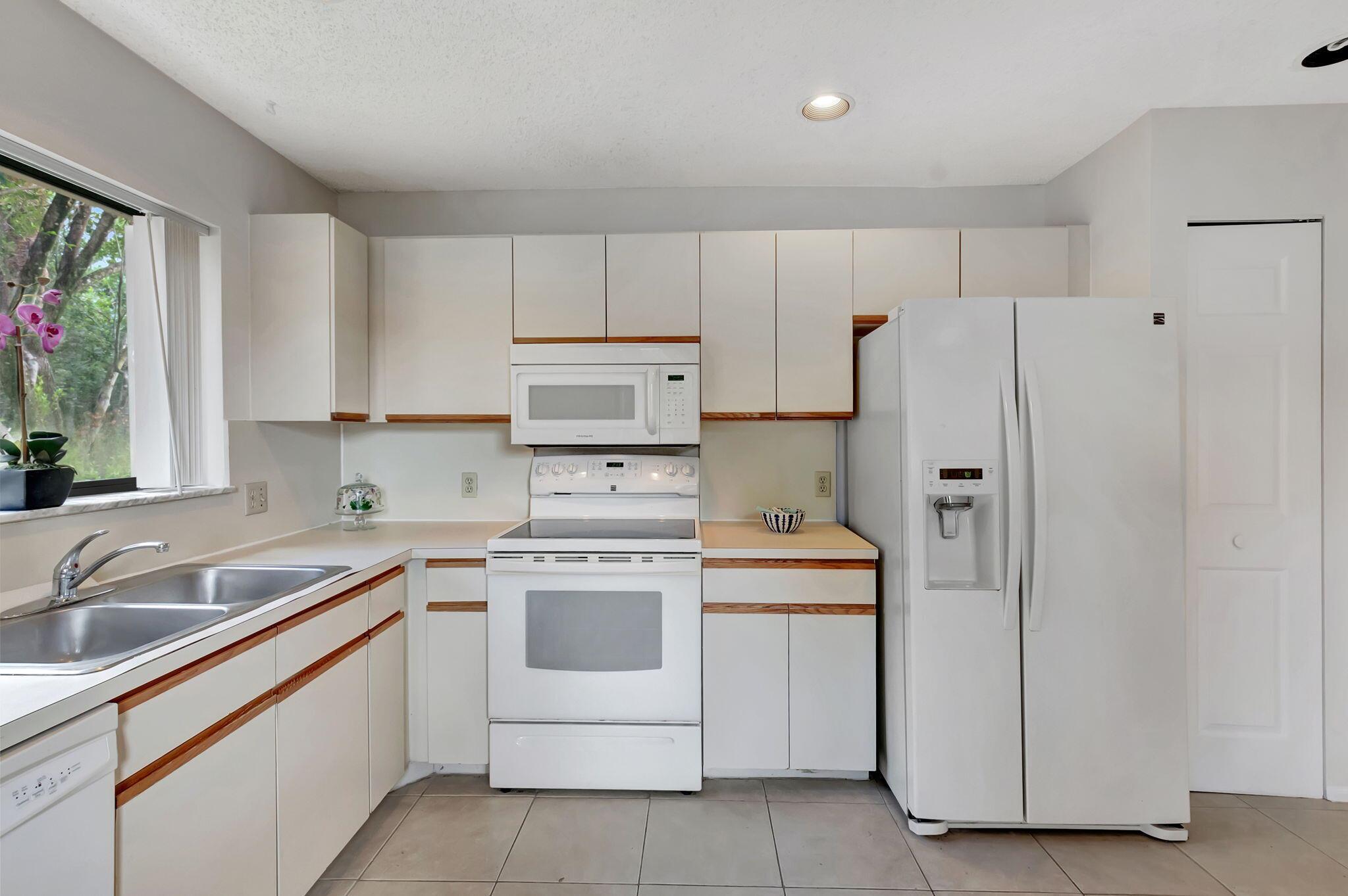 5750 Coach House Circle E