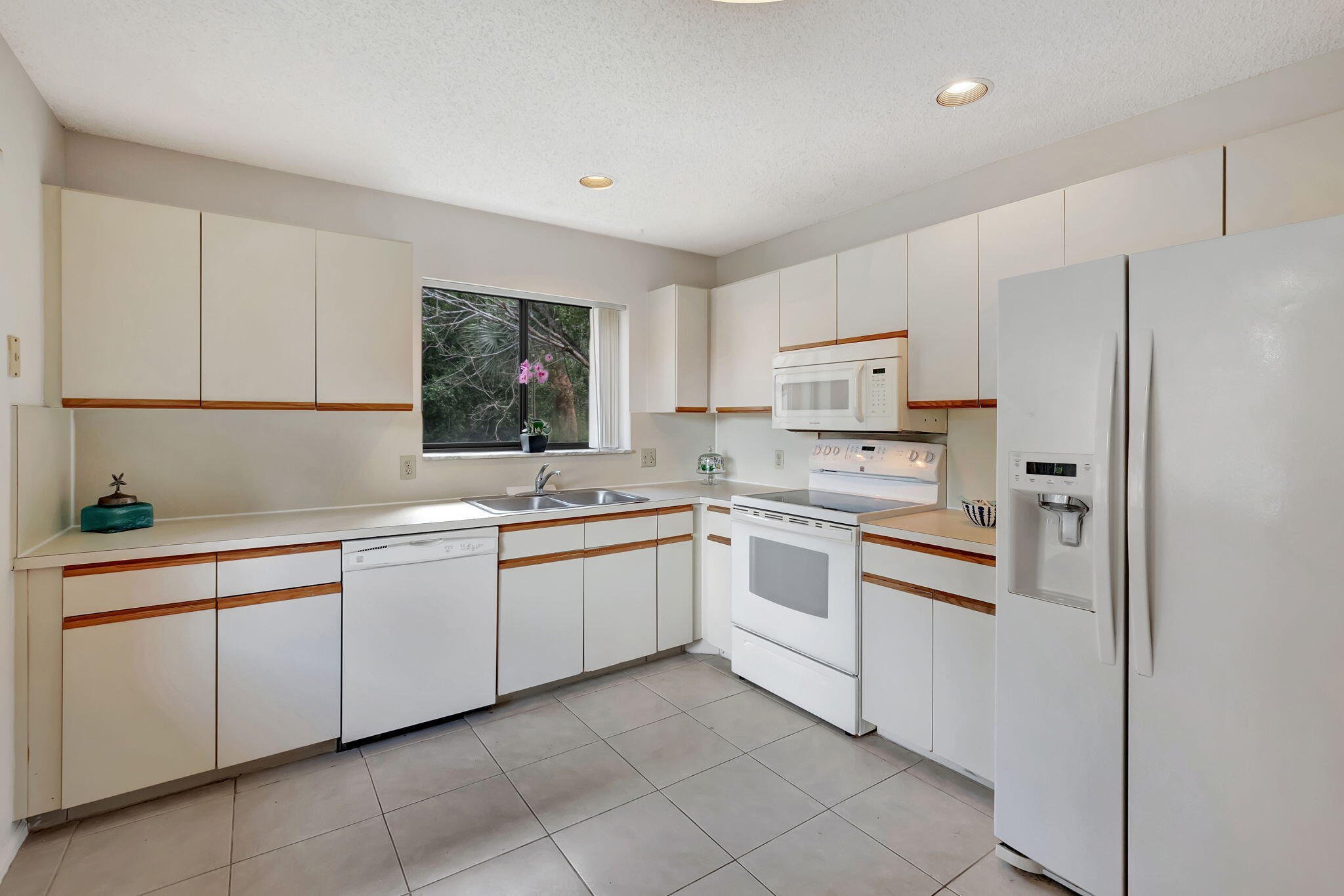 5750 Coach House Circle E
