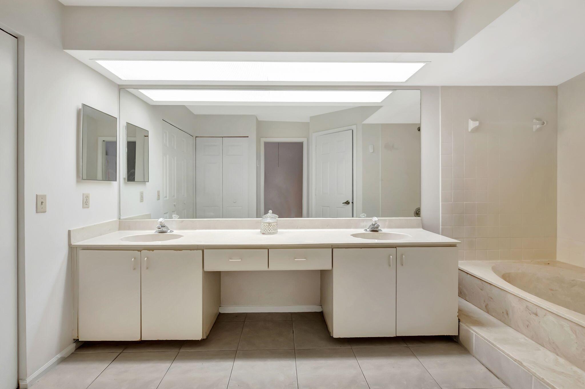 5750 Coach House Circle E