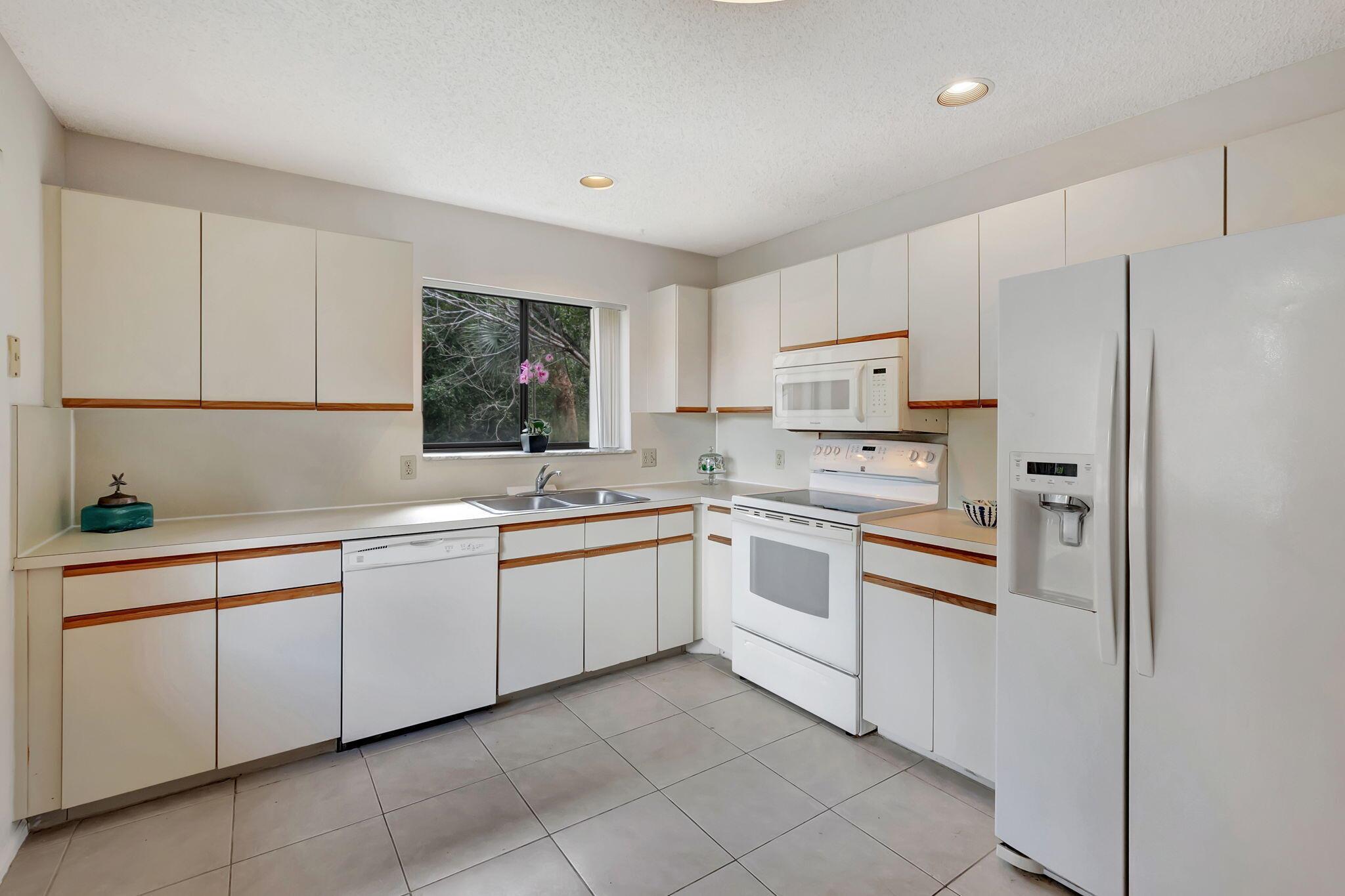 5750 Coach House Circle E