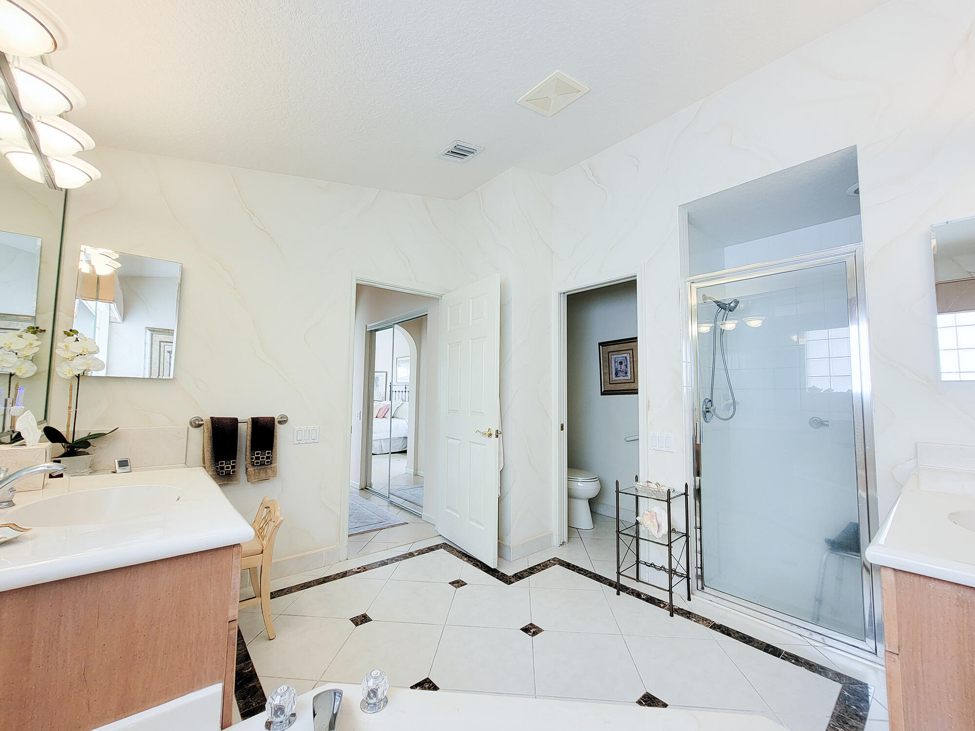 5256 Glenville Drive