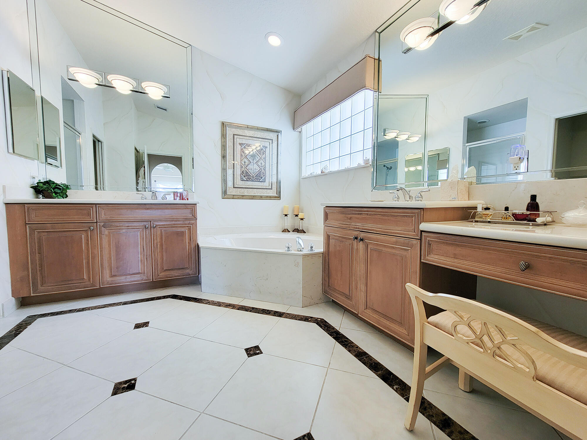 5256 Glenville Drive