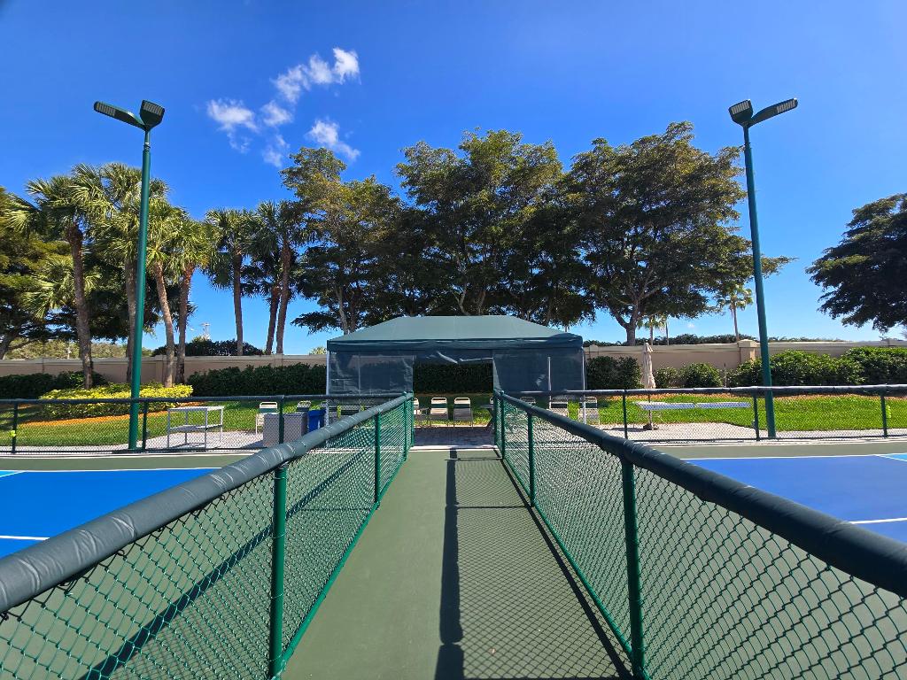 5256 Glenville Drive