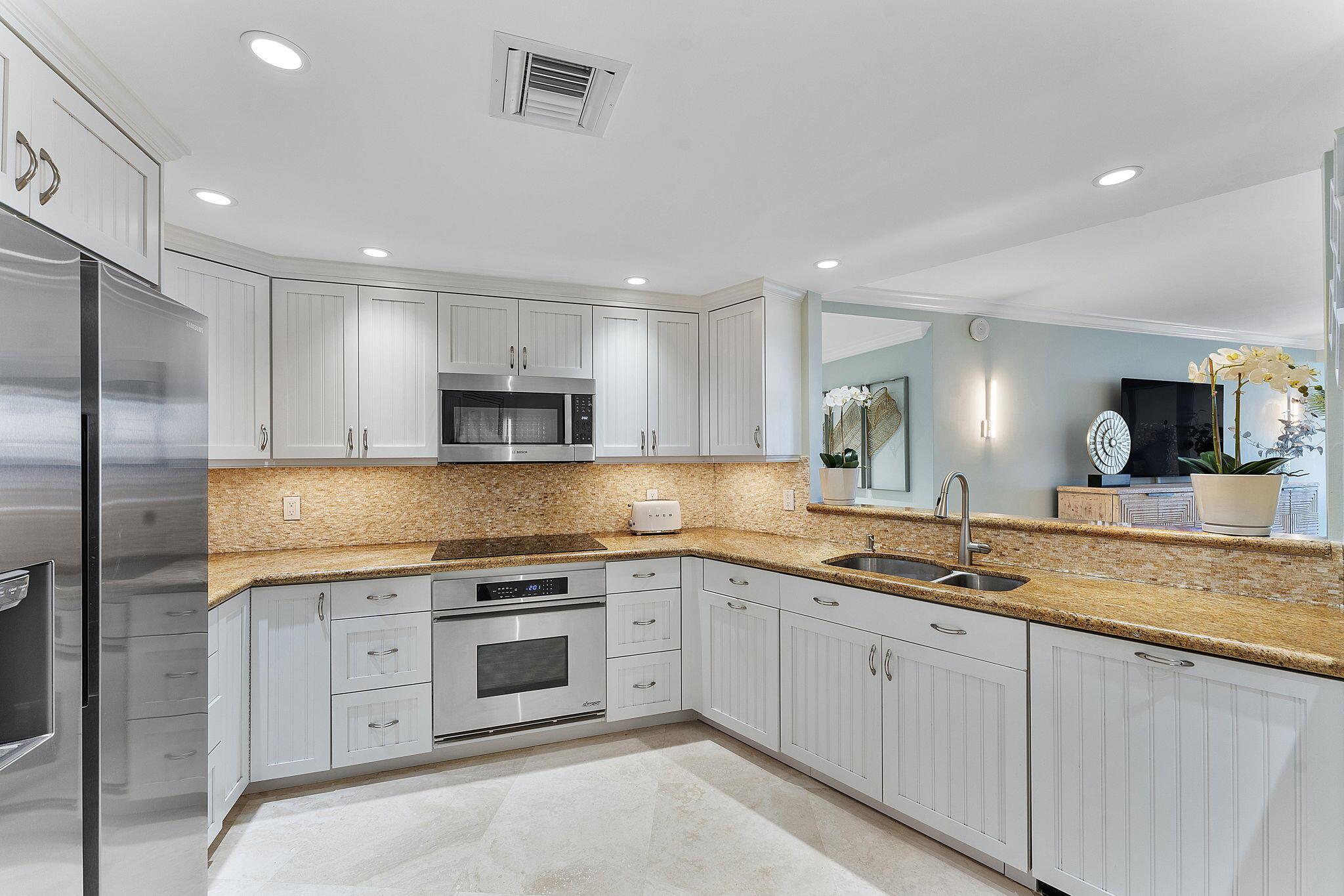 1225 S Ocean Boulevard 301