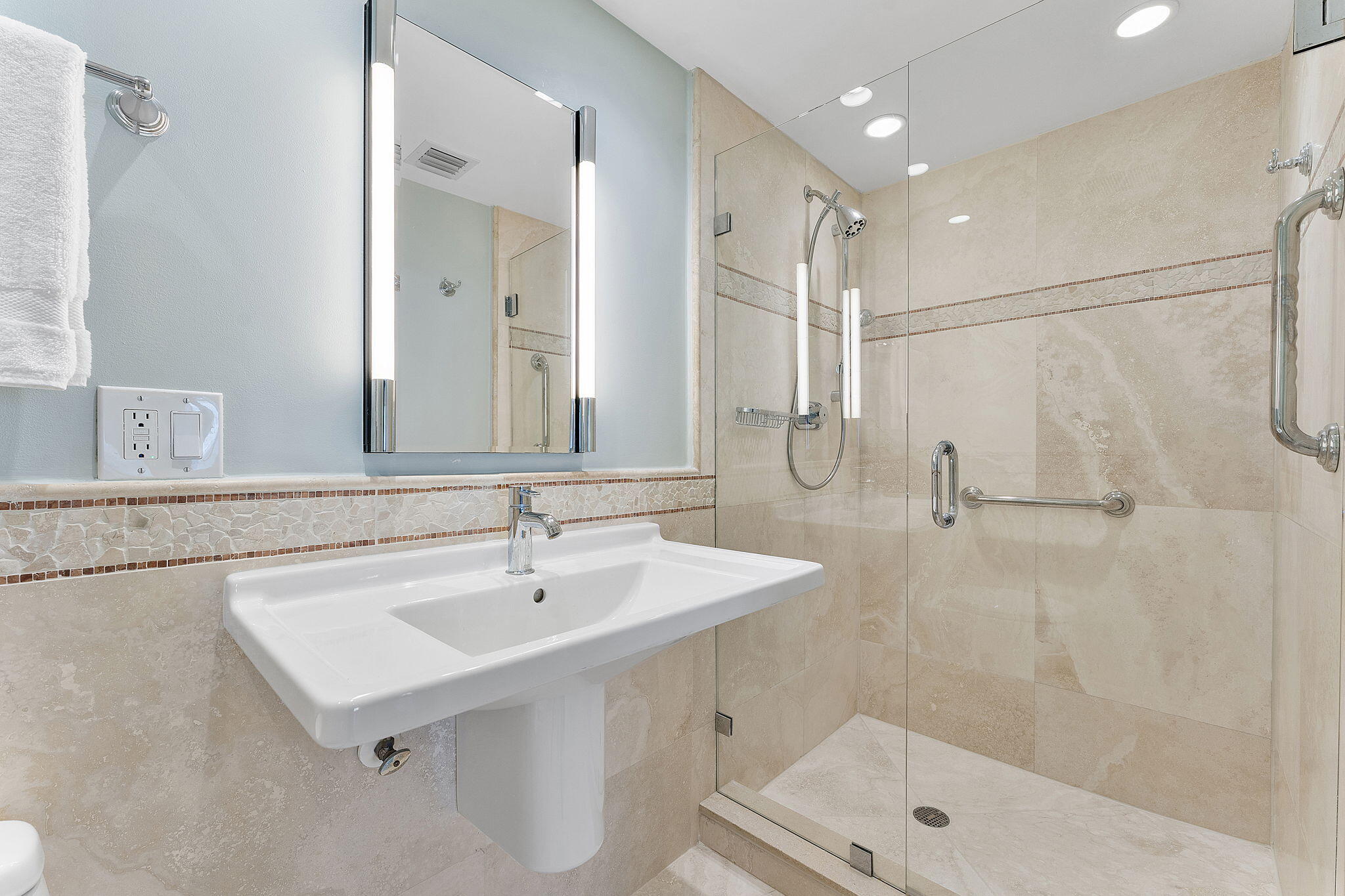 1225 S Ocean Boulevard 301