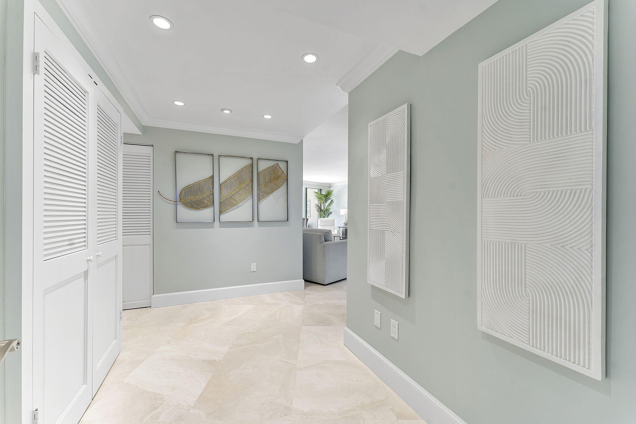 1225 S Ocean Boulevard 301