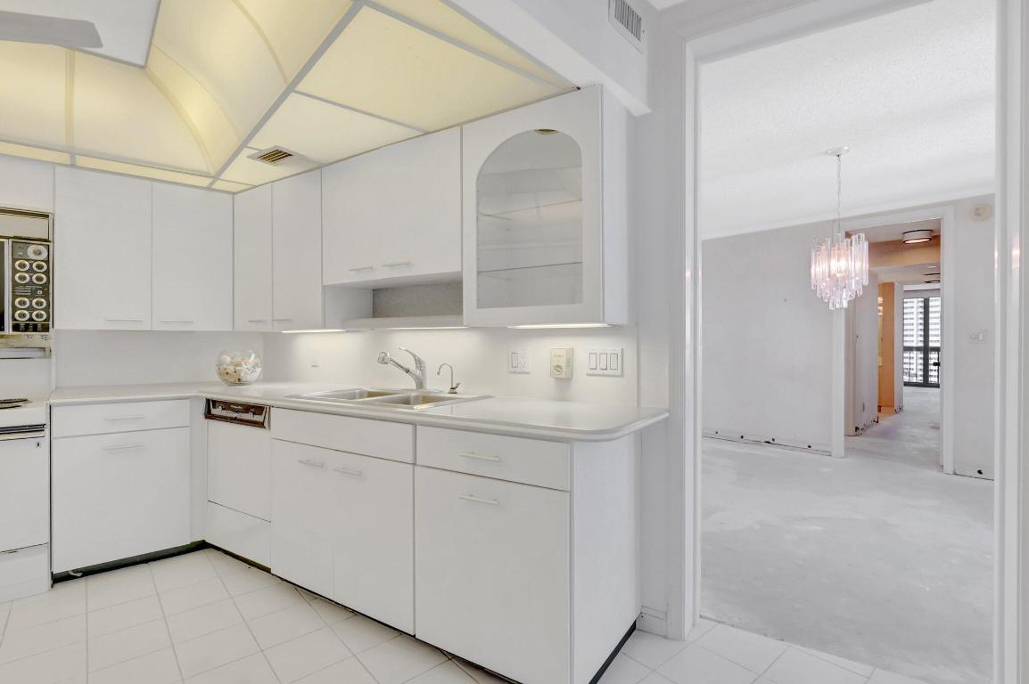 4545 N Ocean Boulevard 10c