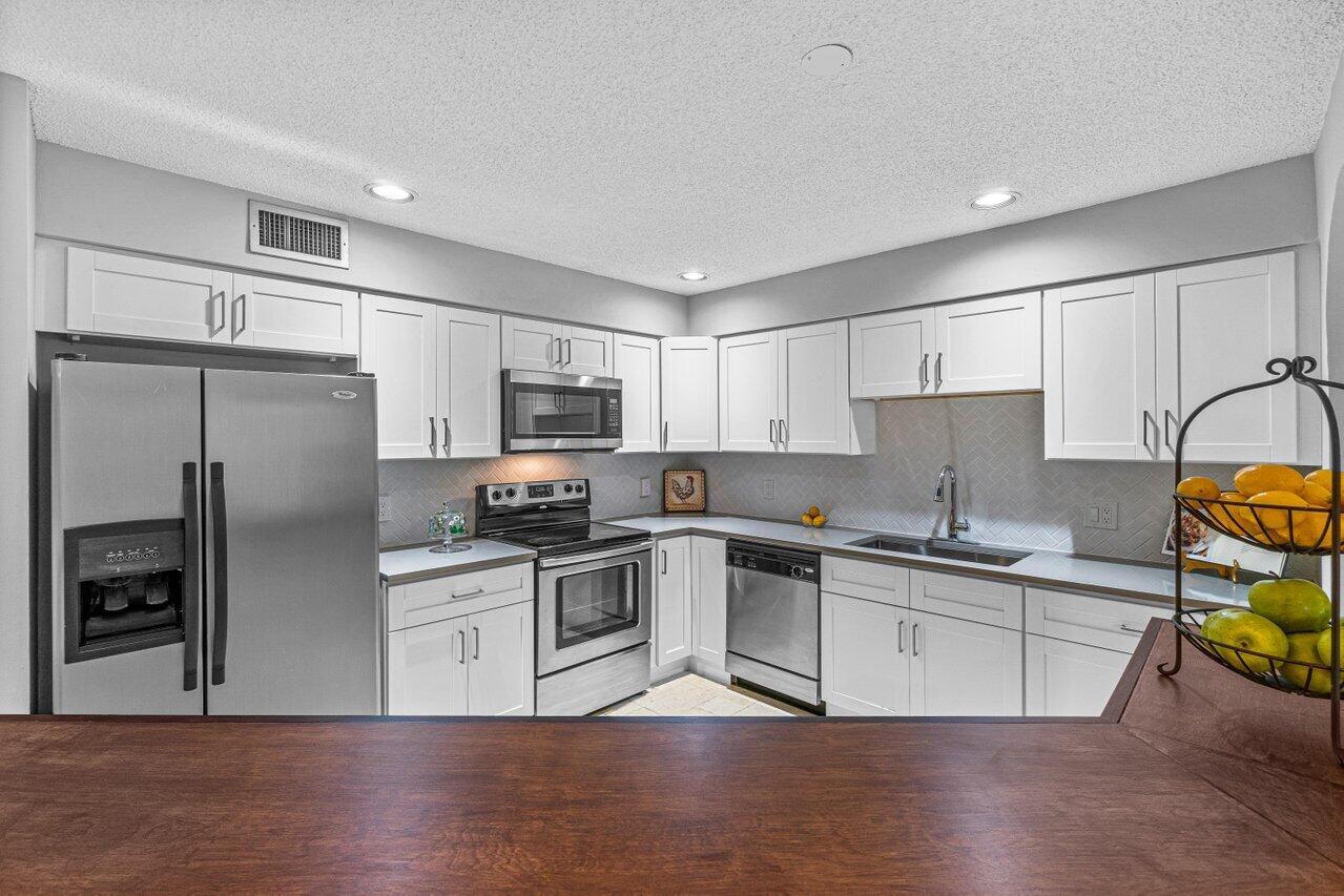 5540 Coach House Circle B