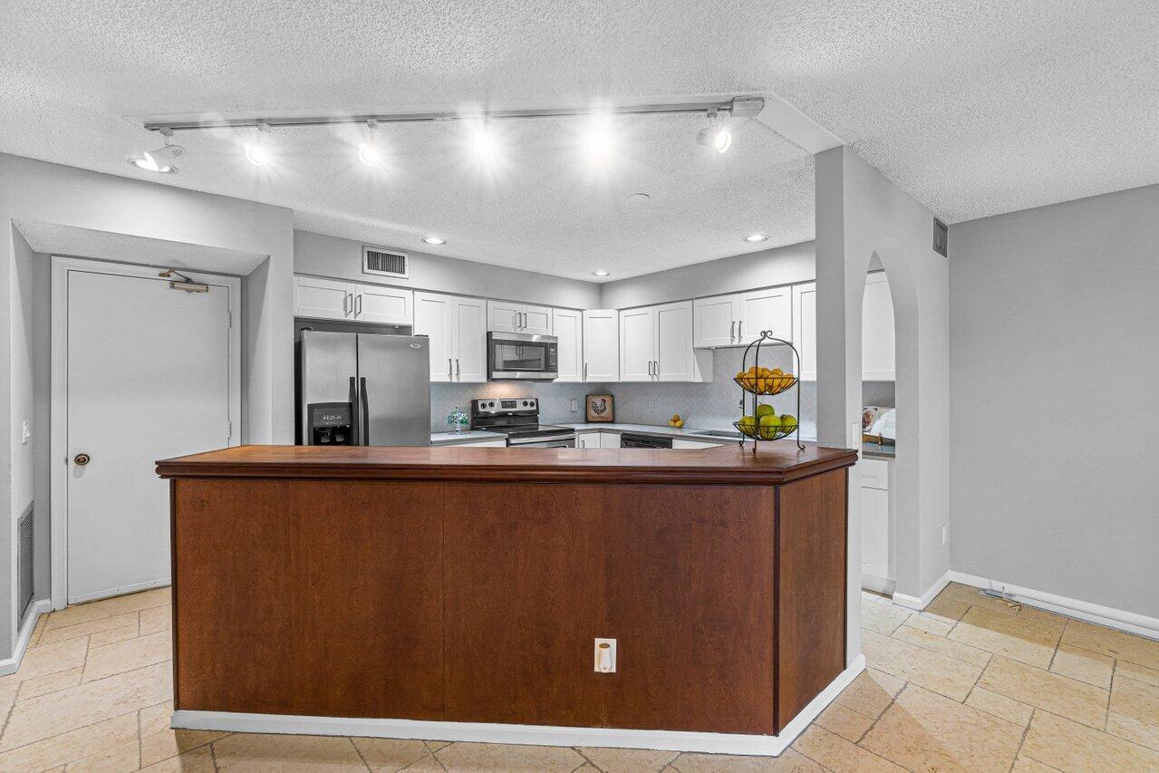 5540 Coach House Circle B