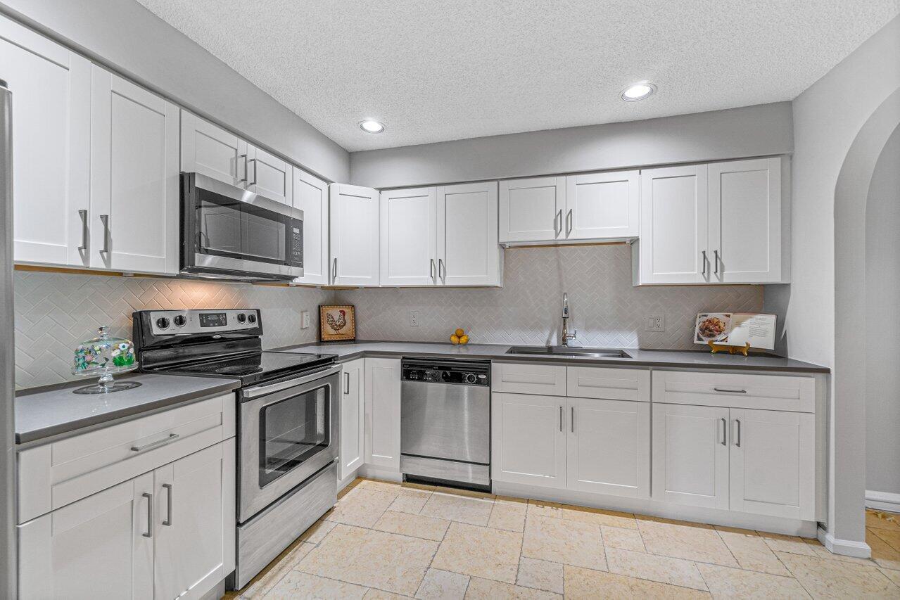 5540 Coach House Circle B