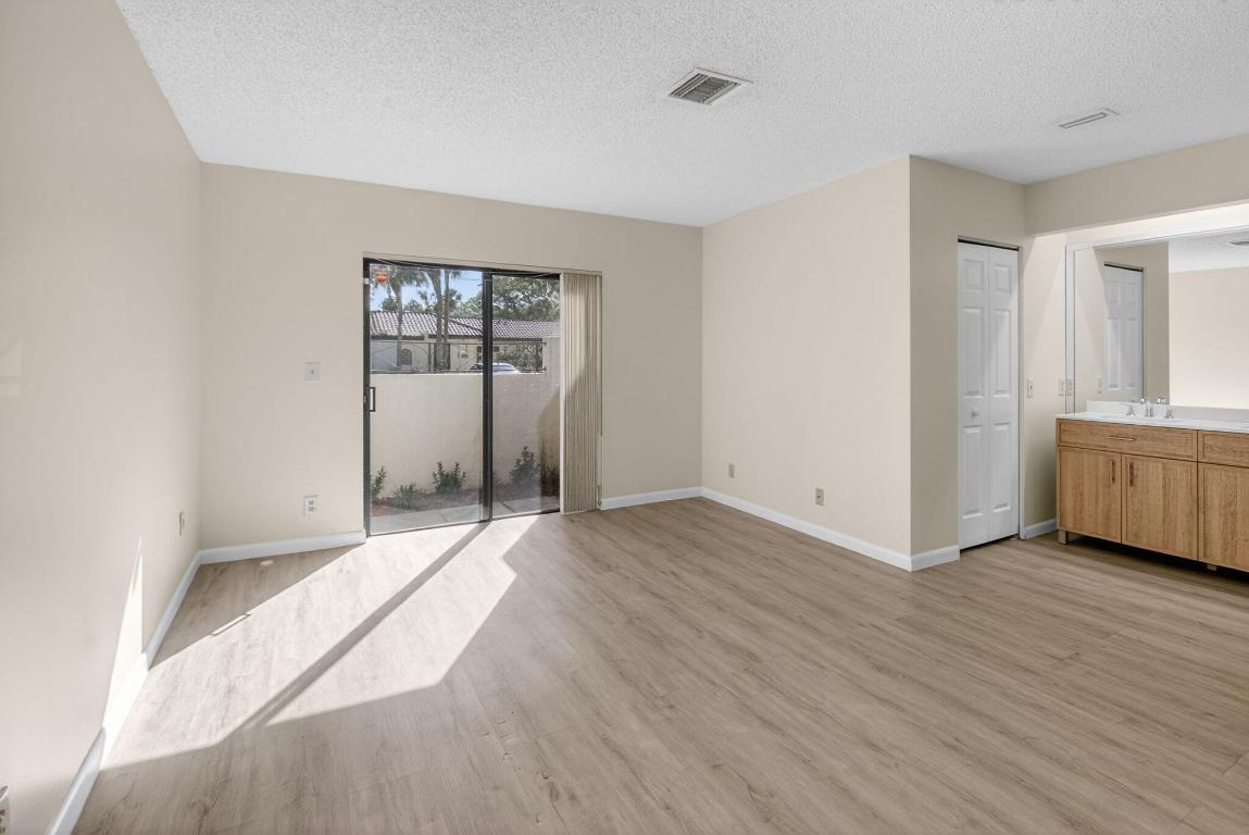 3149 Kingswood Terrace