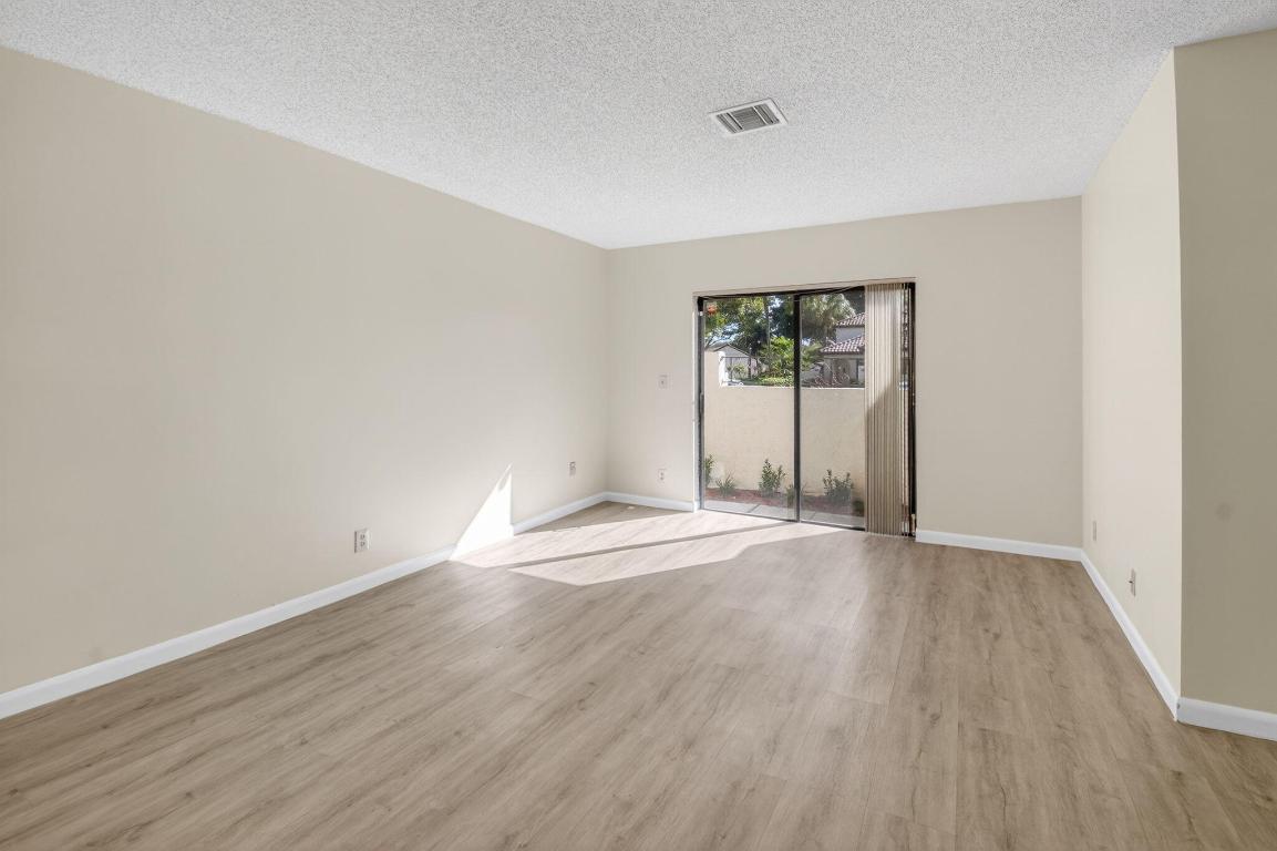 3149 Kingswood Terrace