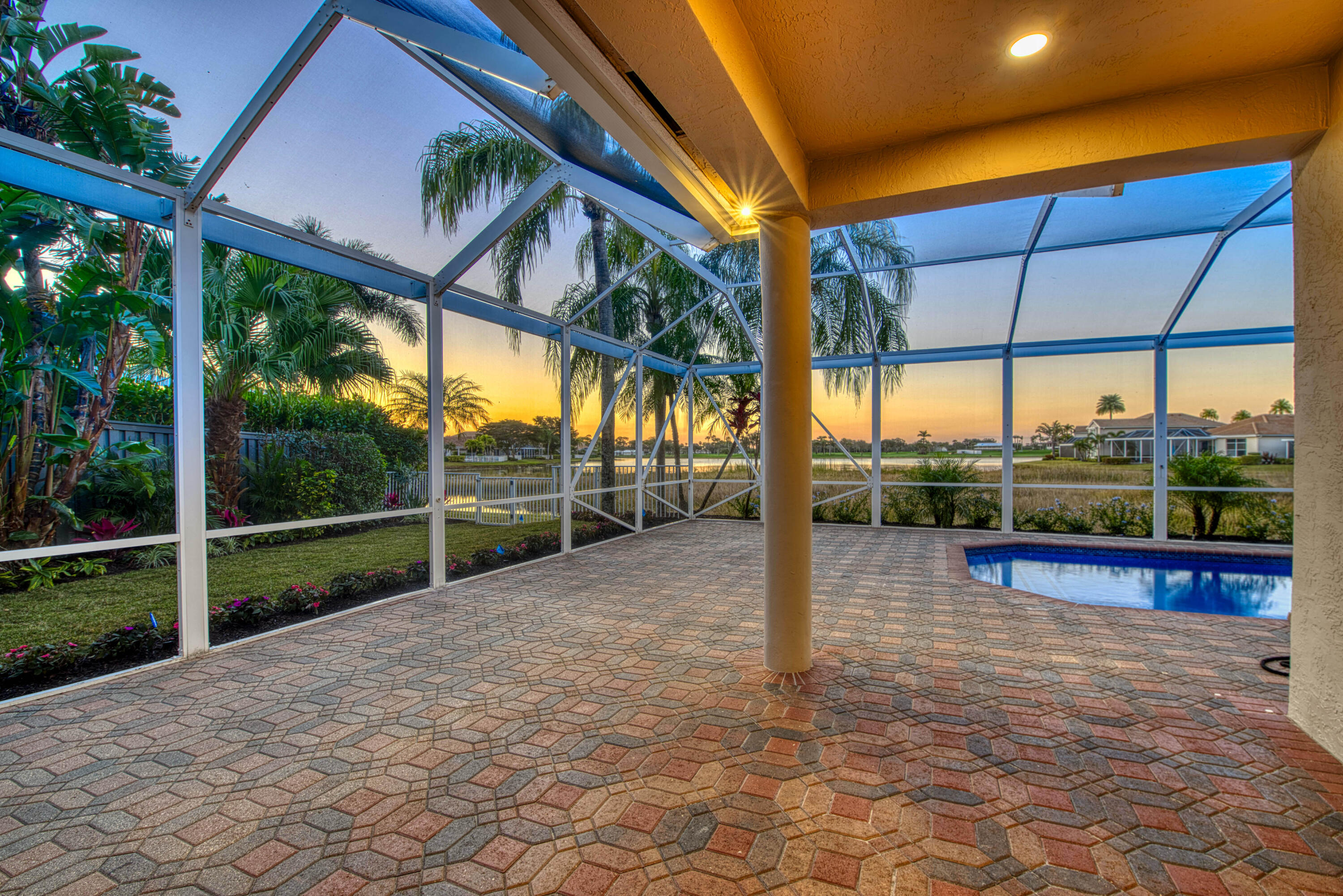 1003 Diamond Head Way
