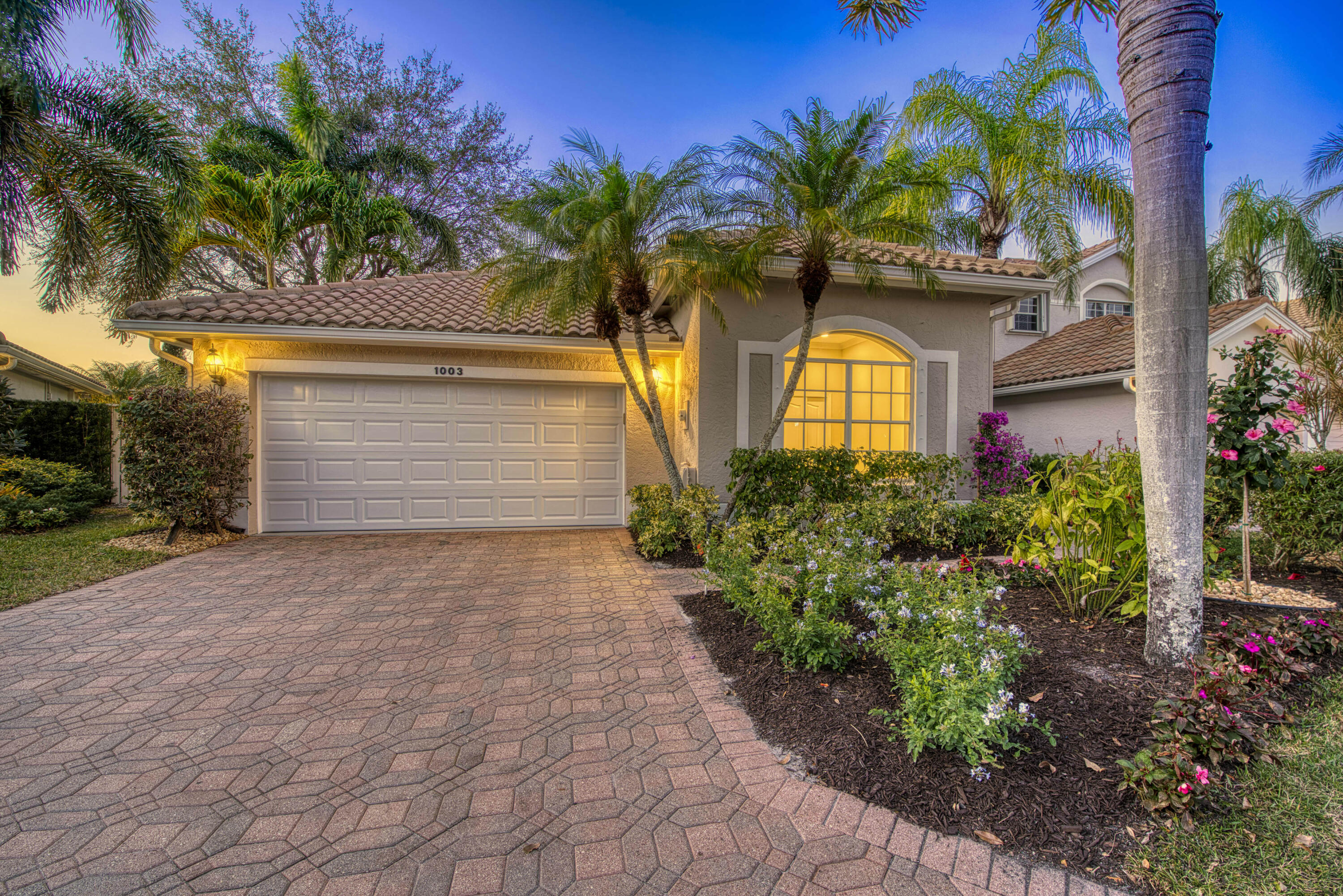 1003 Diamond Head Way