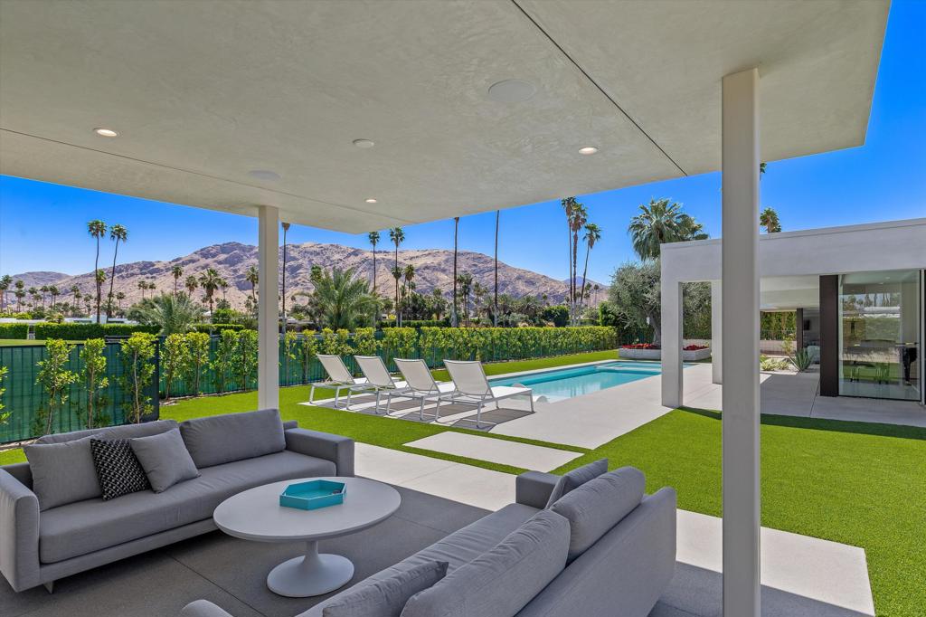 2290 S Yosemite Drive