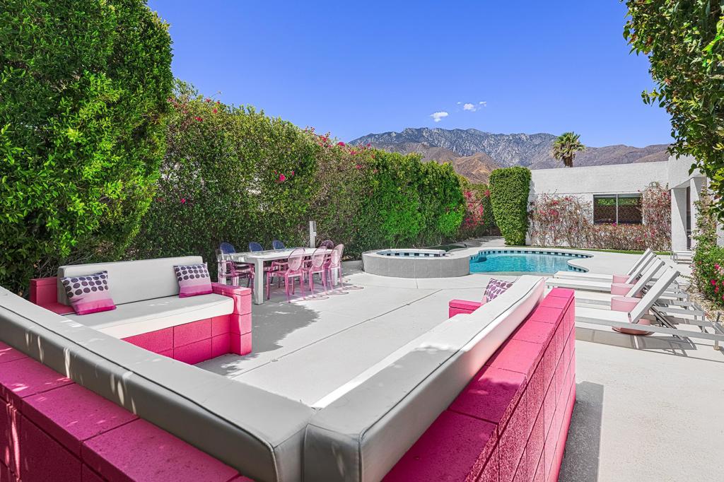 1441 Amelia Way