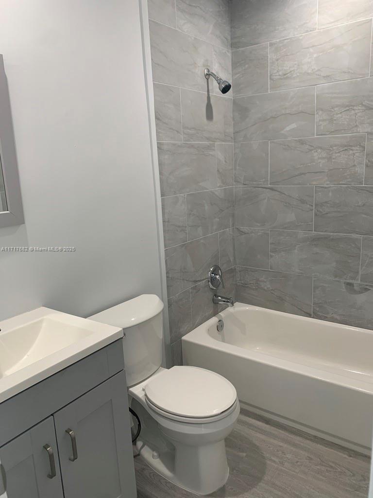301 E Mcnab Rd # 208
