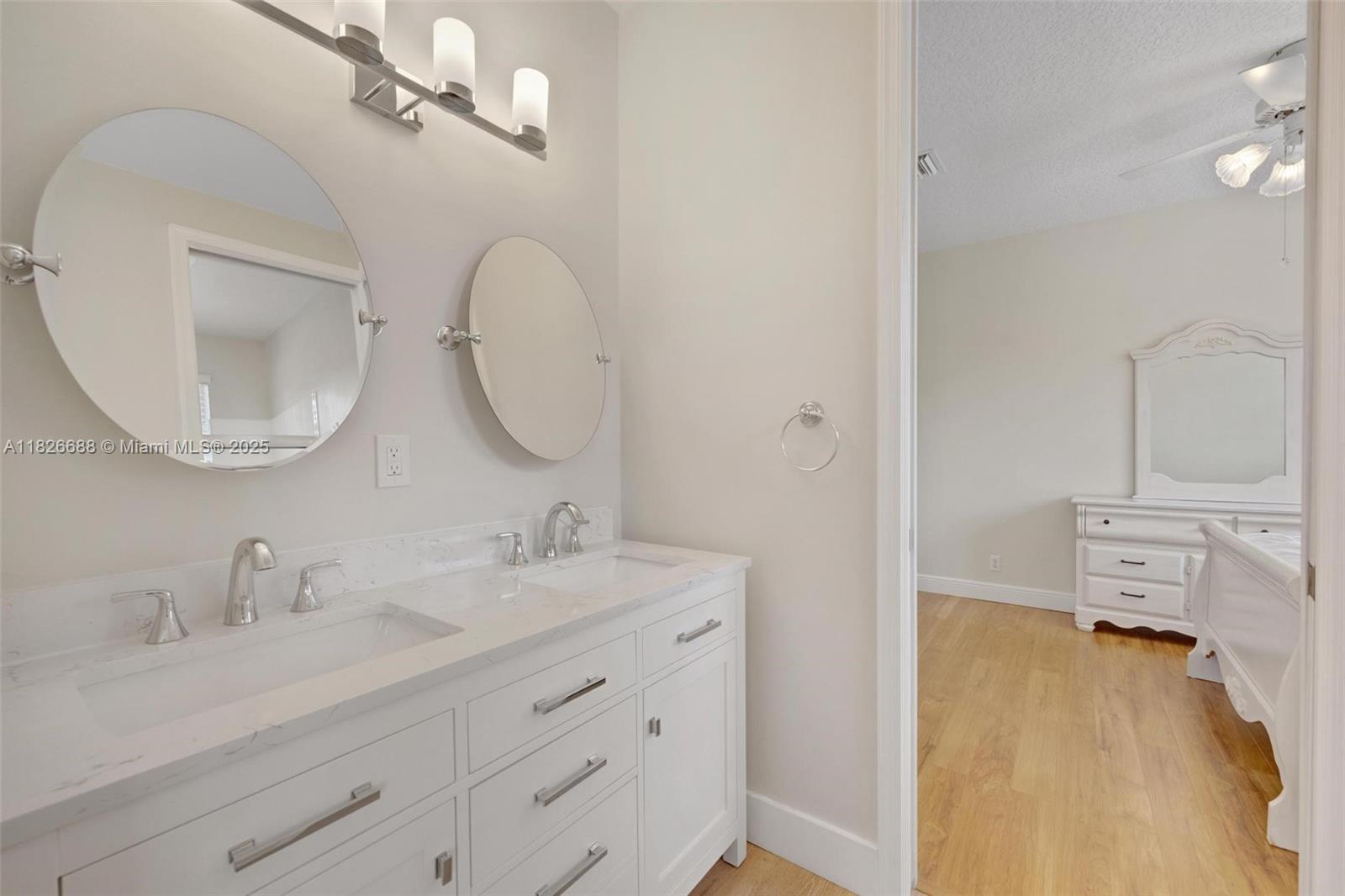 3140 Hidden Hollow Ln