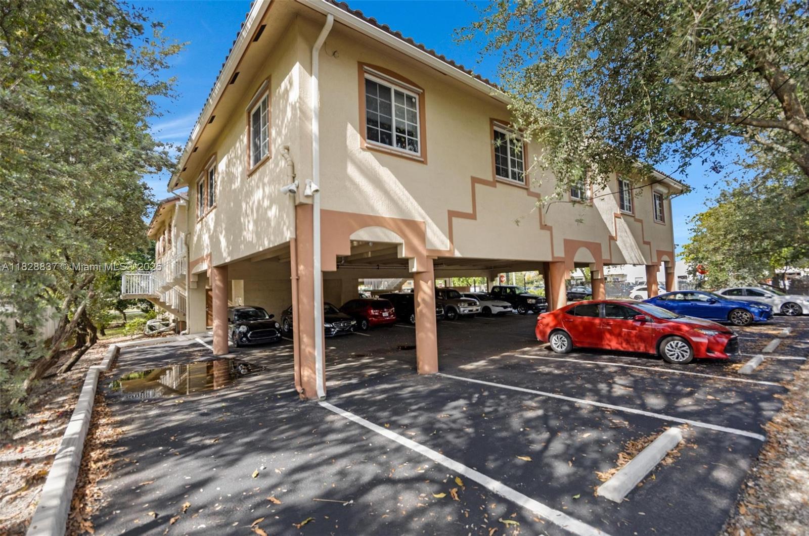 5595 Orange Dr