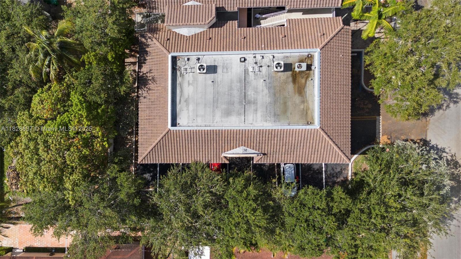 5595 Orange Dr