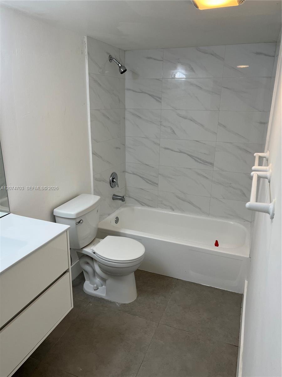 555 NE 15th St # 24E
