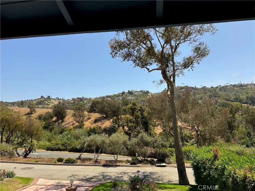 2737 Palos Verdes Drive N