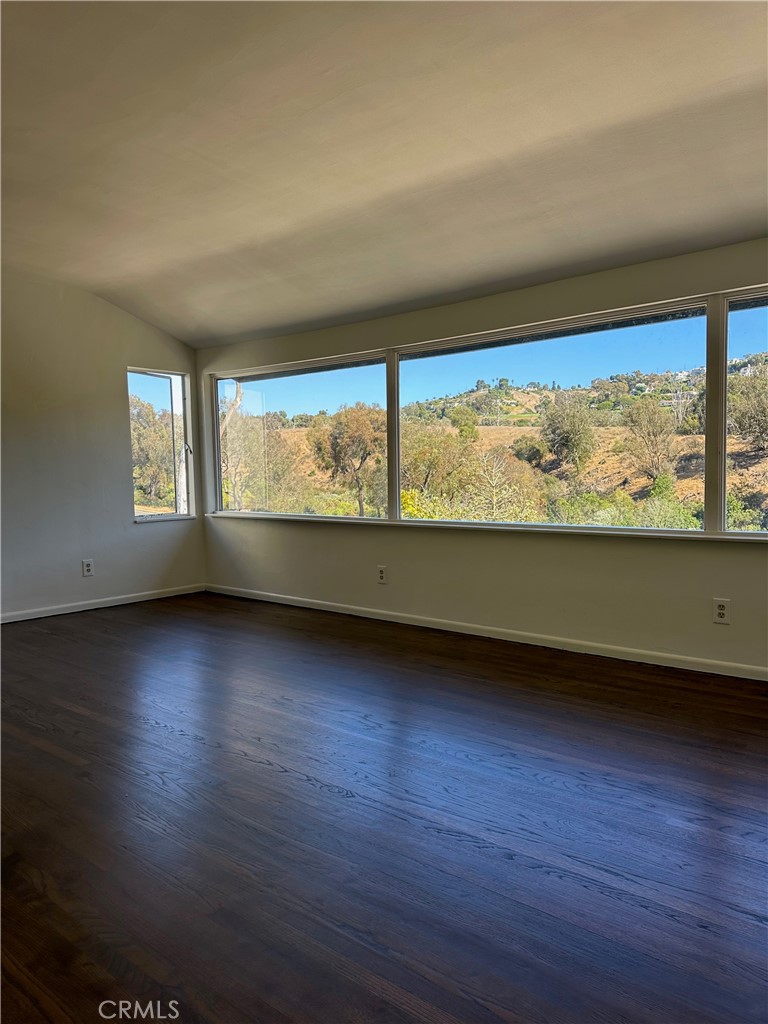 2737 Palos Verdes Drive N